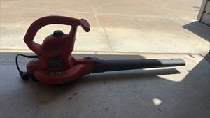 lot 3133 image: Black and Decker Electric Blower