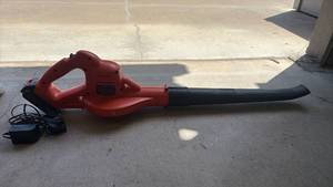 lot 3135 image: 20V Black and Decker Leafblower with Battery and Charger and 2 Buckets