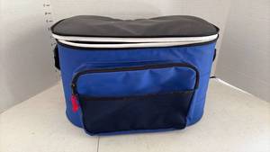 lot 3206 image: Insulated Cooler Bag, Top Zipper, Front Pocket