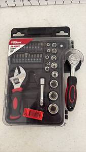 lot 3212 image: Hyper Tough Stubby Tool Set