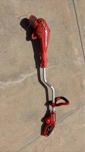 lot 3225 image: Black and Decker Grasshog Corded Electric String Trimmer