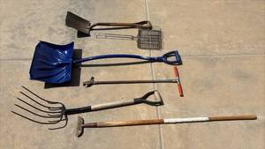 lot 3226 image: Garden Tool Lot