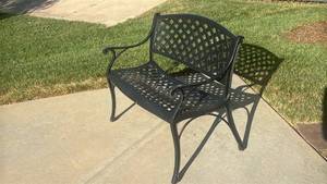 lot 4000 image: Iron Bench 32x38x17