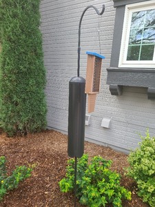lot 4002 image: Bird feeder on shepherds hook