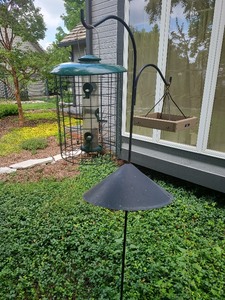 lot 4003 image: Bird feeders on double shepherds hook