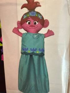 lot 9381 image: Franco Laundry Plush Hanging Happy Hamper, Trolls World Tour