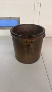 lot 4 image: Phoria Foundry No. 3 Cauldron Pot