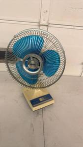 lot 28 image: Oscillating Table Fan Blue and White