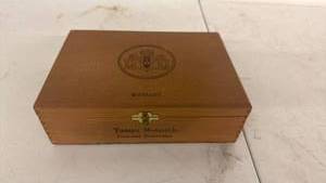 lot 48 image: Tampa Monarch Corona Suprema 50 Cigars Wooden Box&nbsp
