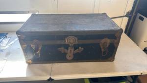 lot 100 image: Steamer Trunk with Interior Compartment and Metal Hardware