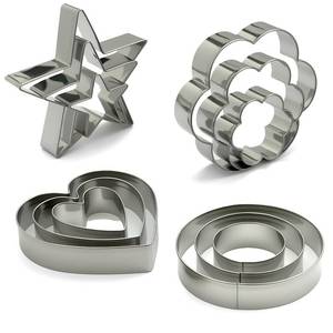 lot 350 image: SEE PHOTOS FOR PIECES Stainless Steel Cookie Cutters Set 7Pcs - Heart, Flower, Round, Five Star Shapes - Small to Mini Size, Metal Biscuit Cutter Molds for Baking or Holiday Party Decorations - Retail $8