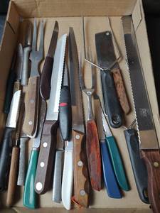 lot 201 image: Mixed Kitchen Knives and Carving Forks