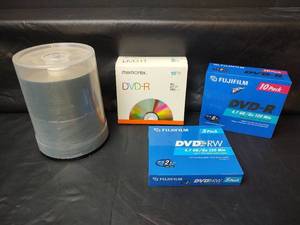 lot 219 image: DVD-R and DVD-RW Disc Bundle