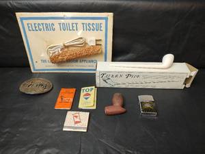 lot 223 image: Novelty & Tobacco Collectibles with 1981 Hesston NFR Belt Buckle