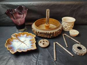 lot 238 image: Woodland China Leaf Dish and Decorative Lot