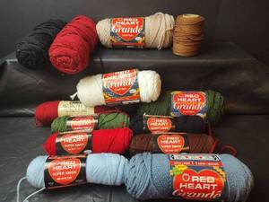 lot 262 image: Yarn Lot
