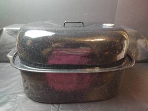 lot 268 image: Black Speckled Enamel Roaster Pan with Lid