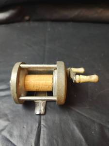 lot 292 image: Vintage Ocean City 1600 Baitcasting Fishing Reel