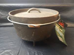 lot 297 image: Texsport Cast Iron Dutch Oven with Lid 4-Quart
