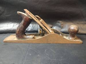 lot 312 image: Vintage Stanley Bailey Hand Plane No. 5