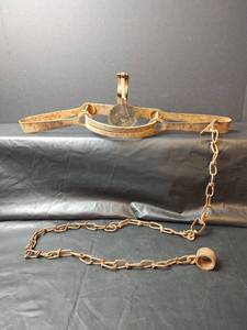 lot 322 image: Vintage Double Spring Animal Trap