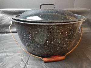 lot 323 image: Speckled Dark Blue Enamel Canning Pot with Lid
