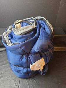 lot 335 image: Exxel Outdoors Sleeping Bag 33x75