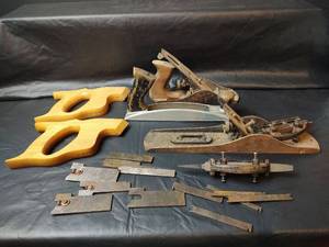 lot 401 image: Woodworking Tool Lot