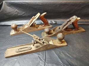 lot 411 image: Hand Planes with Wood Handles and Cast Bases