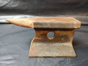 lot 436 image: Anvil