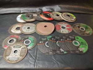 lot 461 image: Abrasive Grinding and Cut-Off Wheels