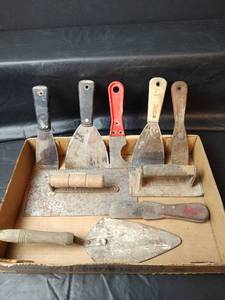 lot 477 image: Putty Knives and Scrapers