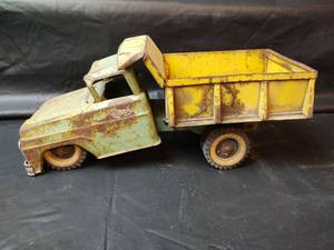 lot 483 image: Vintage Tonka  Dump Truck
