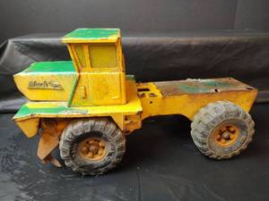 lot 484 image: Mach Metal Toy Truck and Cab