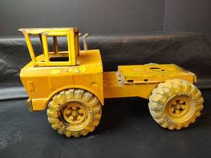 lot 485 image: Vintage Tonka Mighty Dump Truck Tractor