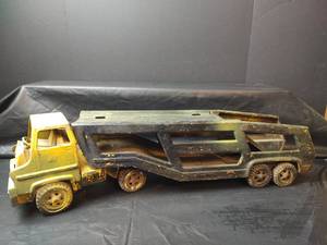lot 486 image: Metal Toy Truck and Car Carrier Trailer