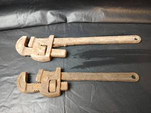 lot 493 image: Pipe Wrenches, 14 and 18 inch