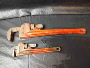 lot 495 image: Pipe Wrench Heavy Duty, 10 and 18 inch