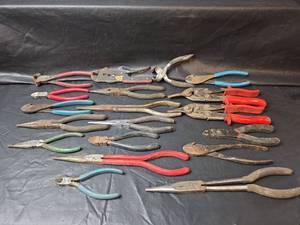 lot 521 image: Vintage Hand Tools Pliers, Cutters, and Shears