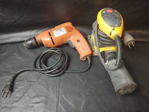 lot 533 image: Chicago 38 Drill and DeWalt Sander