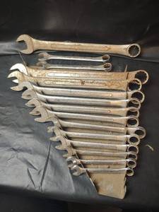 lot 536 image: S-K Wayne Wrench Set with Holder