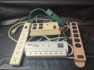 lot 539 image: Power Strips and Surge Protectors