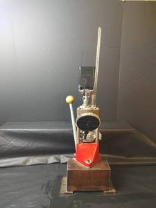 lot 542 image: Lee Turret Press Manual Reloading Machine