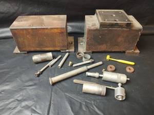 lot 546 image: Mounting Stands