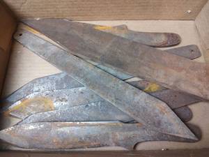 lot 568 image: Blacksmithing Knife Projects