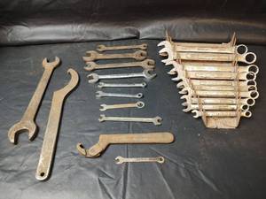 lot 580 image: Wrench Set with Additional Tools