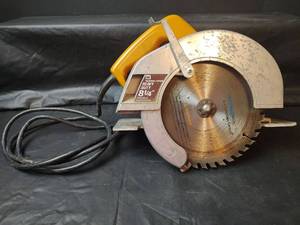 lot 595 image: McGraw-Edison Heavy Duty 8.25 inch Circular Saw, Tested