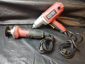 lot 608 image: Chicago Electric 12 Impact Wrench and 3 inch High Speed Cut Off Tool, Tested