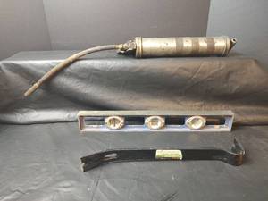 lot 636 image: Heavy Duty Pry Bar, Level and Grease Gun