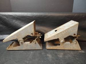 lot 641 image: Steel Saw Horse Brackets